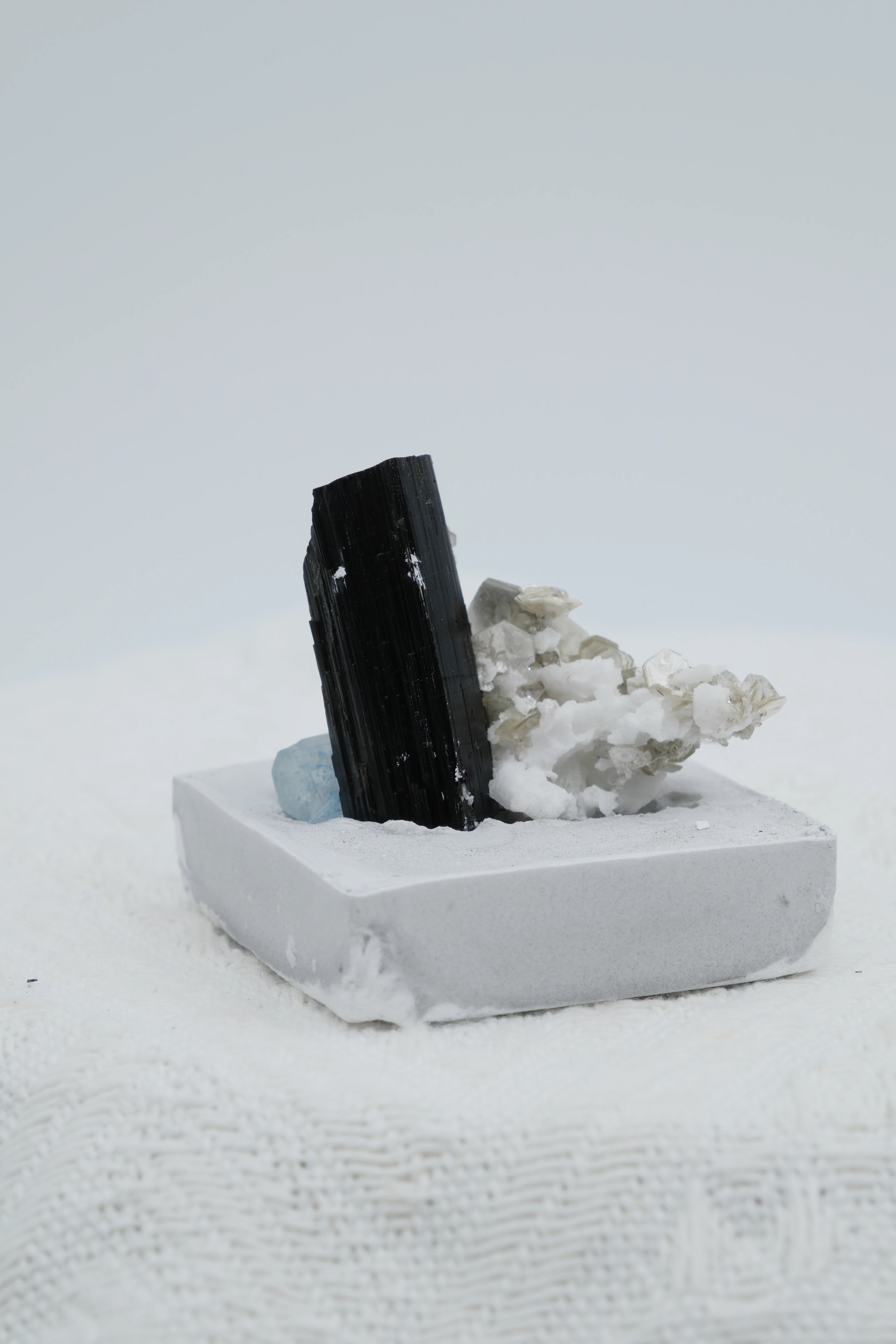 Infinite Crystal, Excellent Columnar Aquamarine
Communication, Courage, Calm