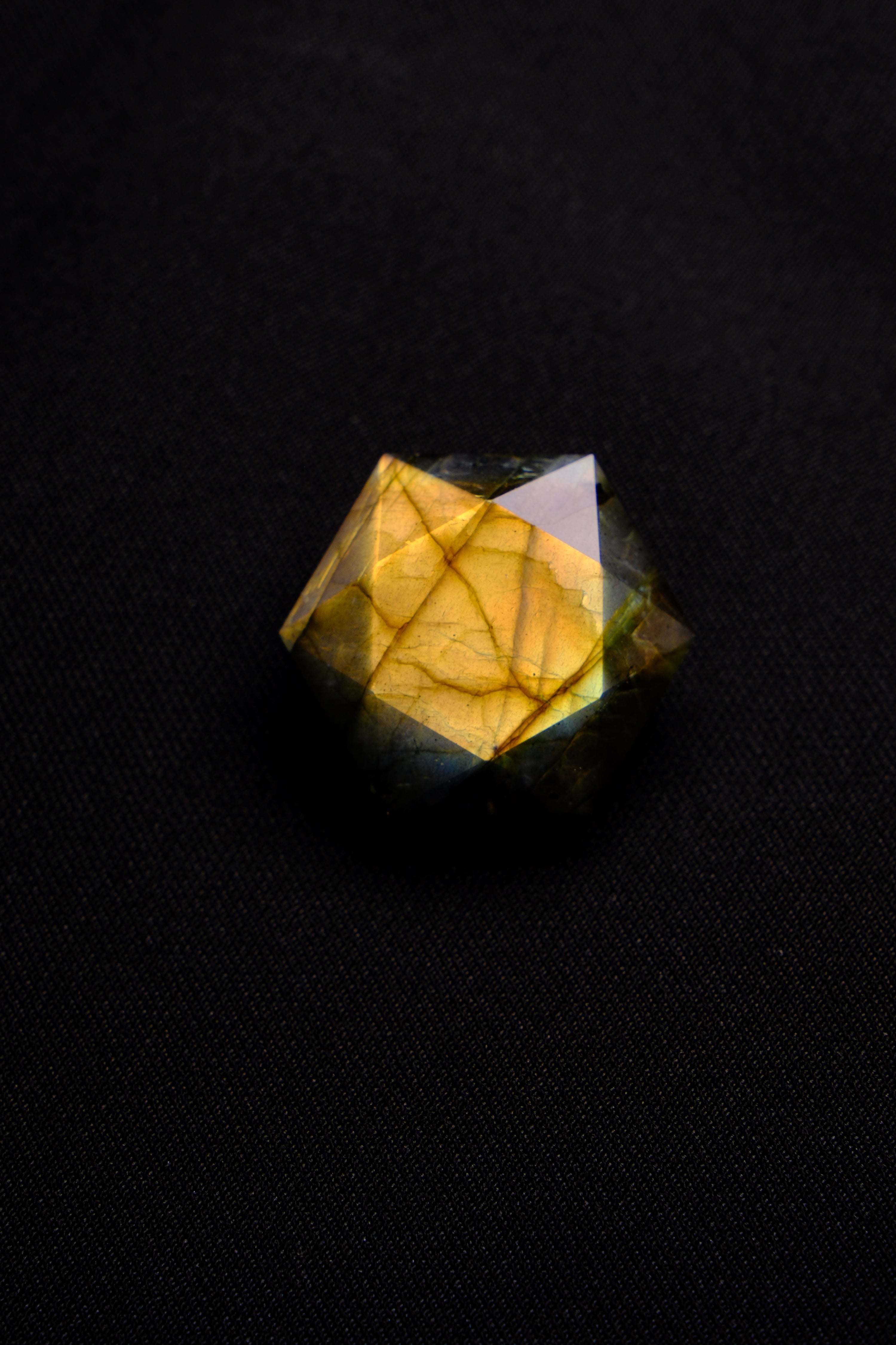 Faceted Labradorite Gemstone: Golden Light with Multi-Faceted Sparkle