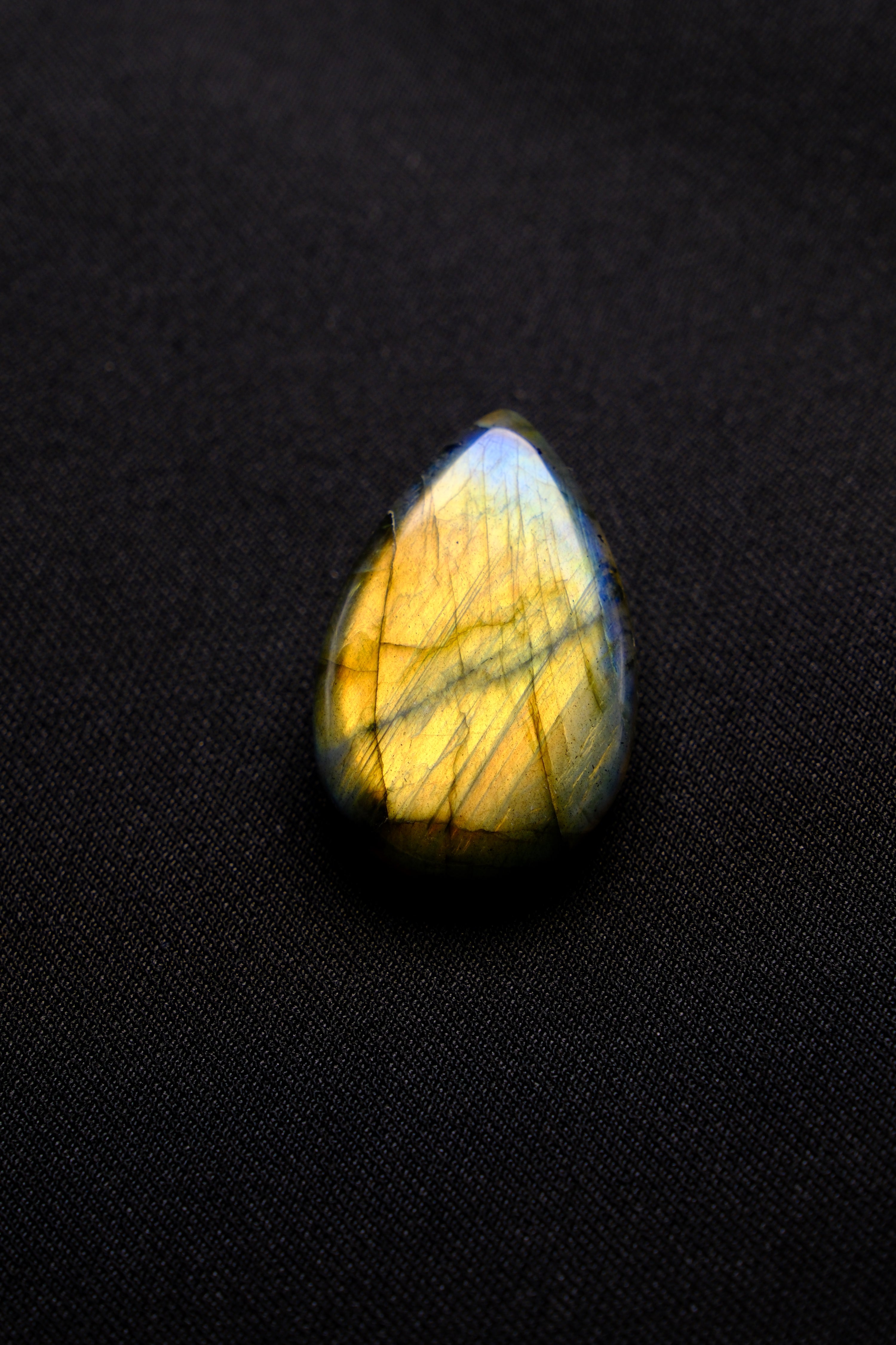 Golden Flash Labradorite Teardrop: Sunlit Reflections