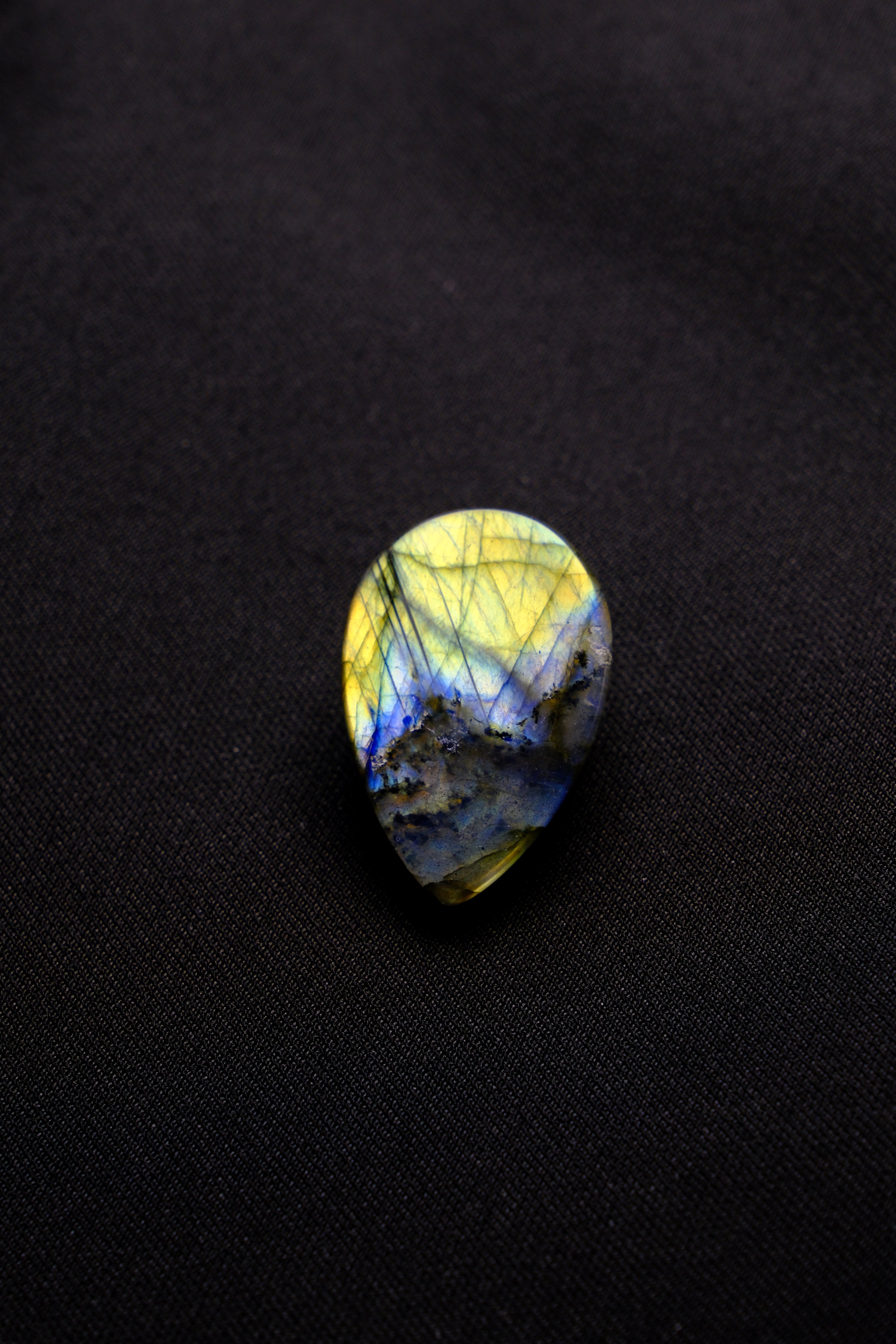 Golden Flash Labradorite Teardrop: Sunlit Reflections