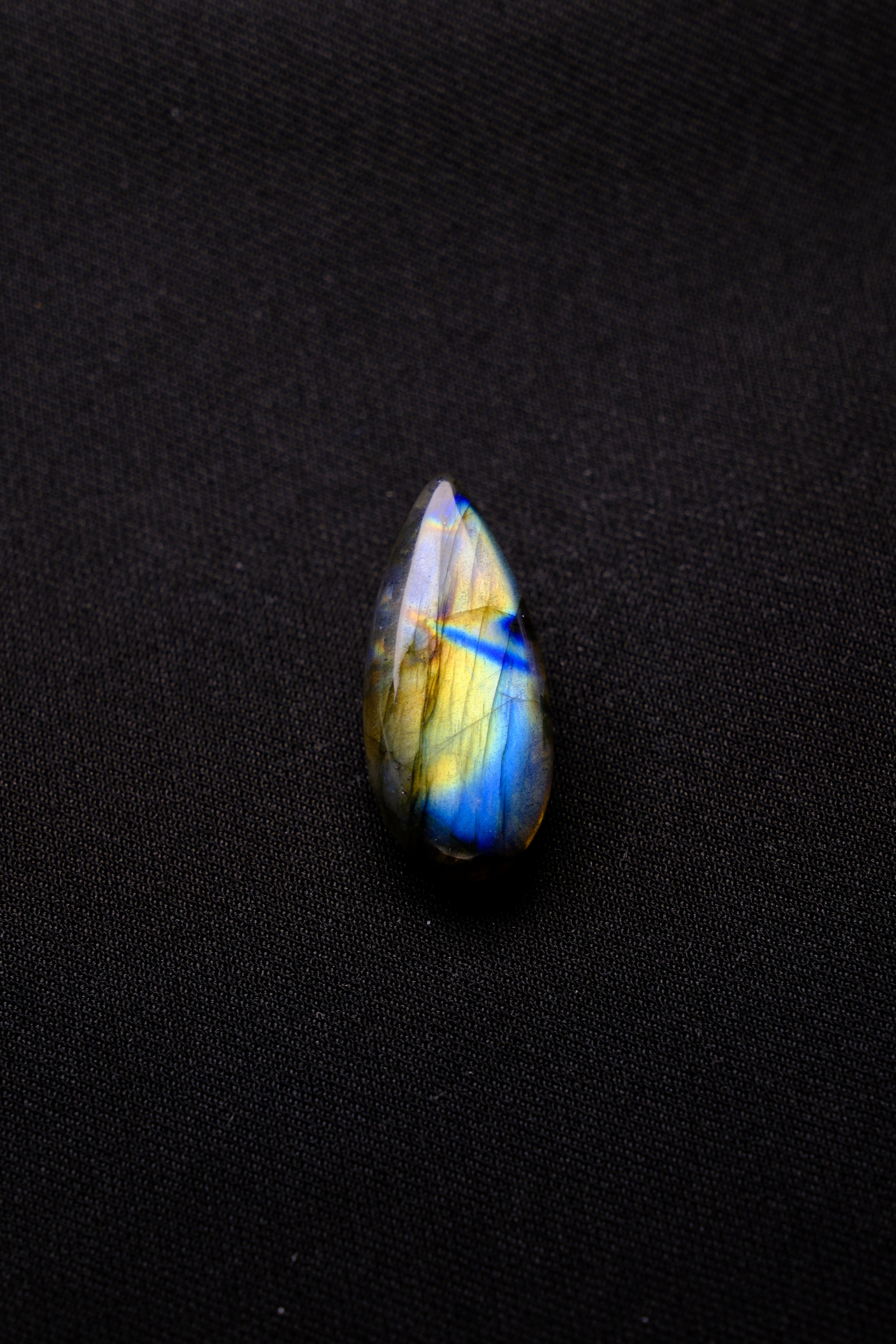 Teardrop Blue-Yellow Labradorite Flame