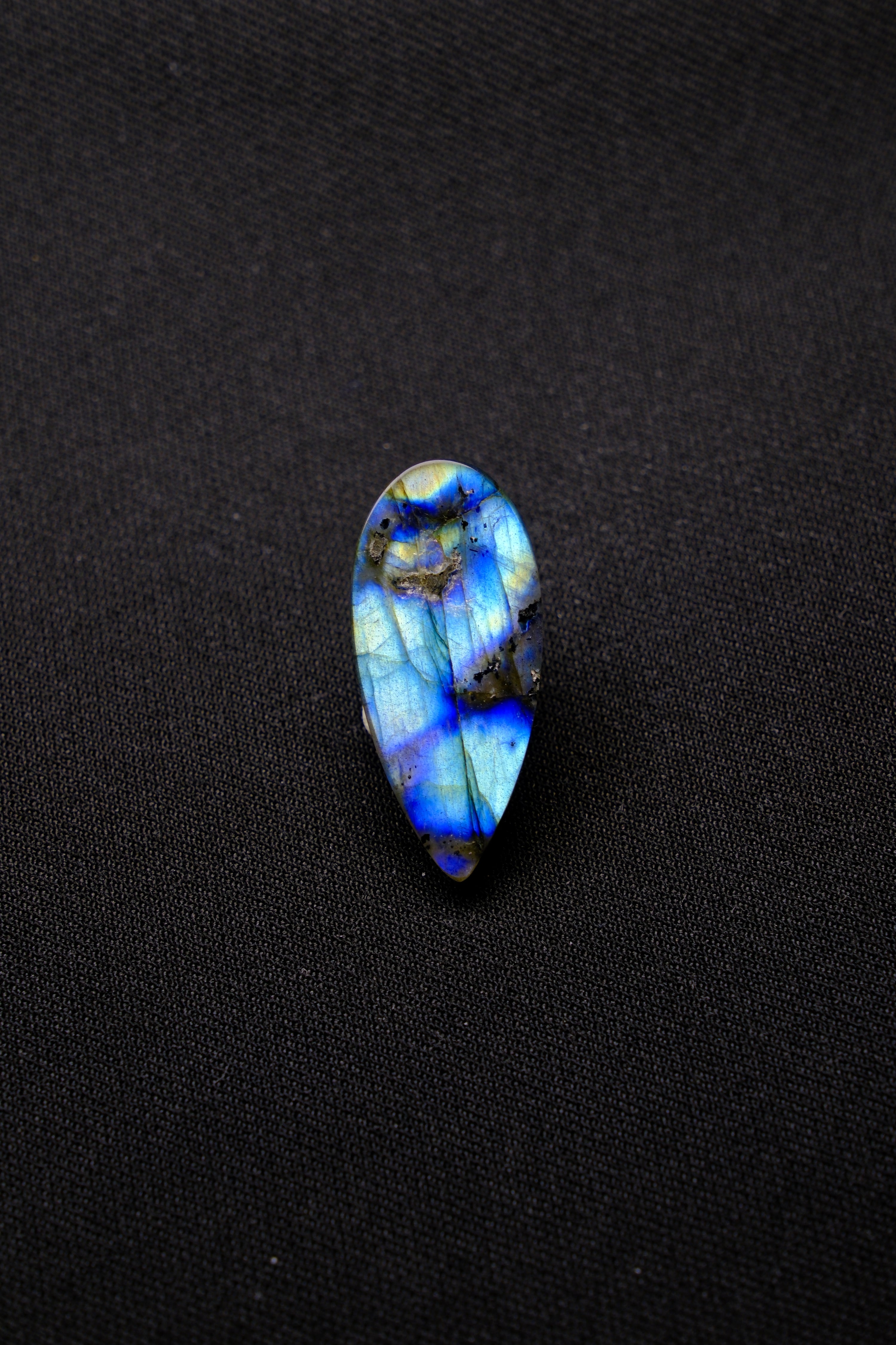 Teardrop Blue-Yellow Labradorite Flame