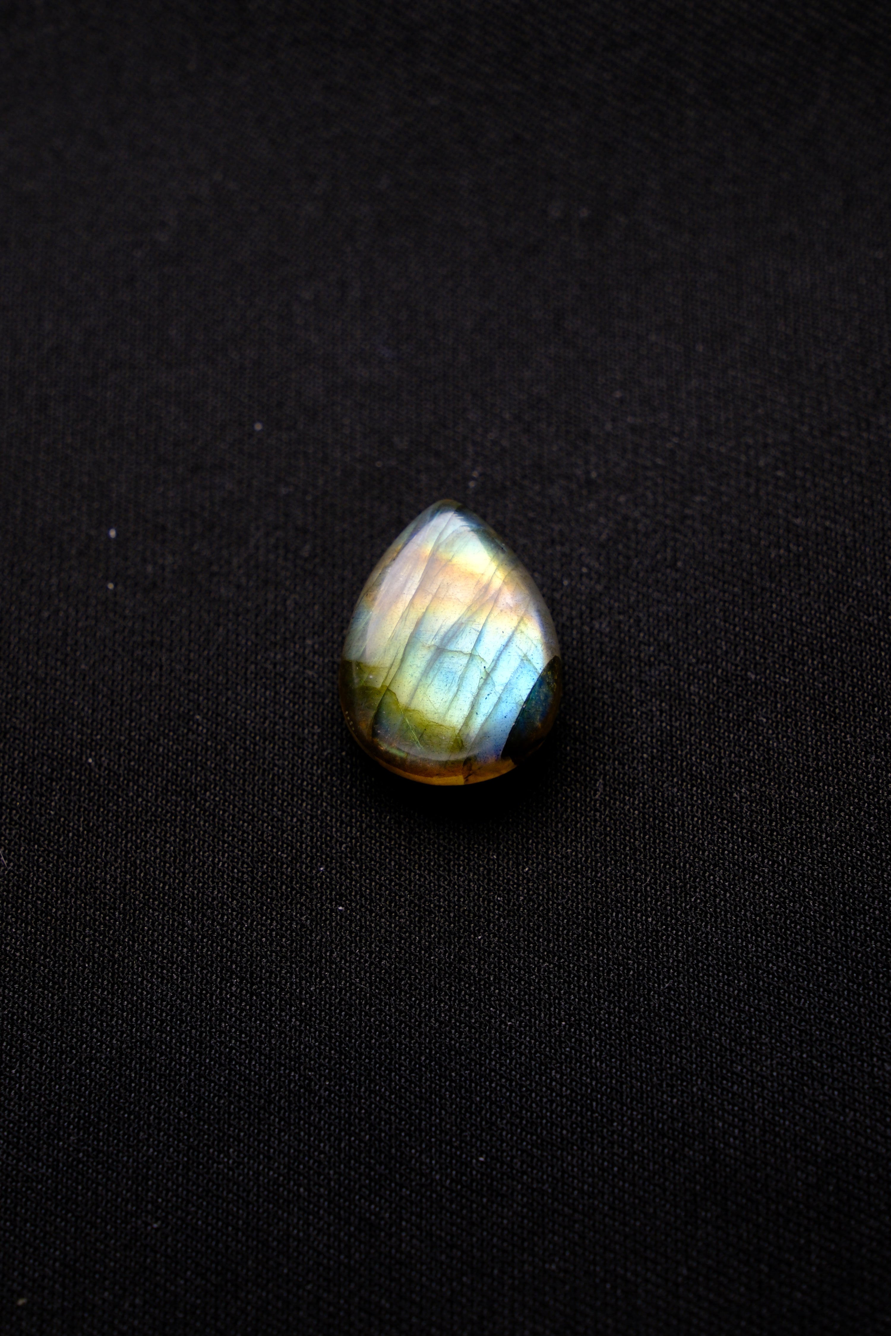 Teardrop Blue-White Labradorite Moon