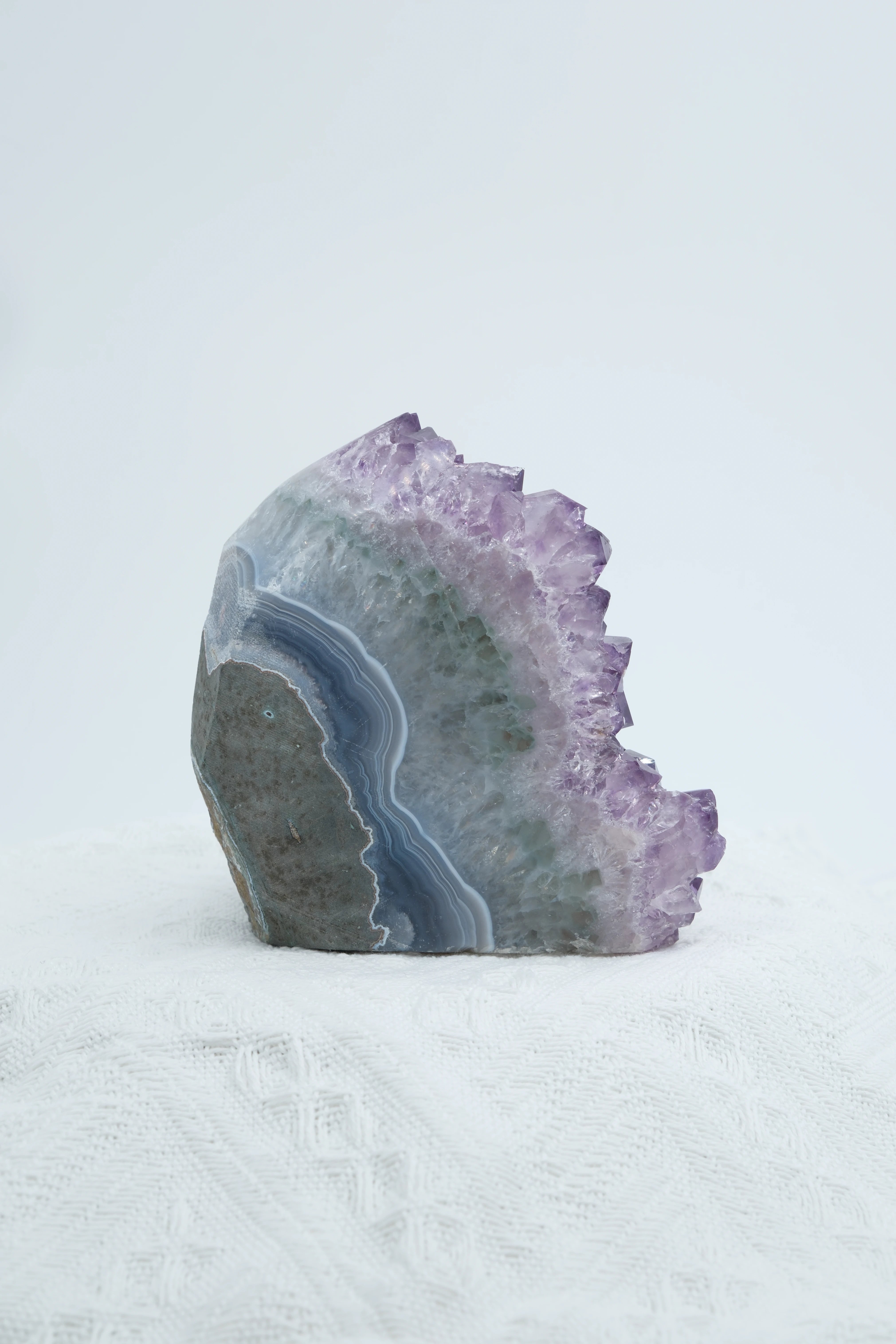 Excellent Amethyst Geode,bring peace,awareness,protection