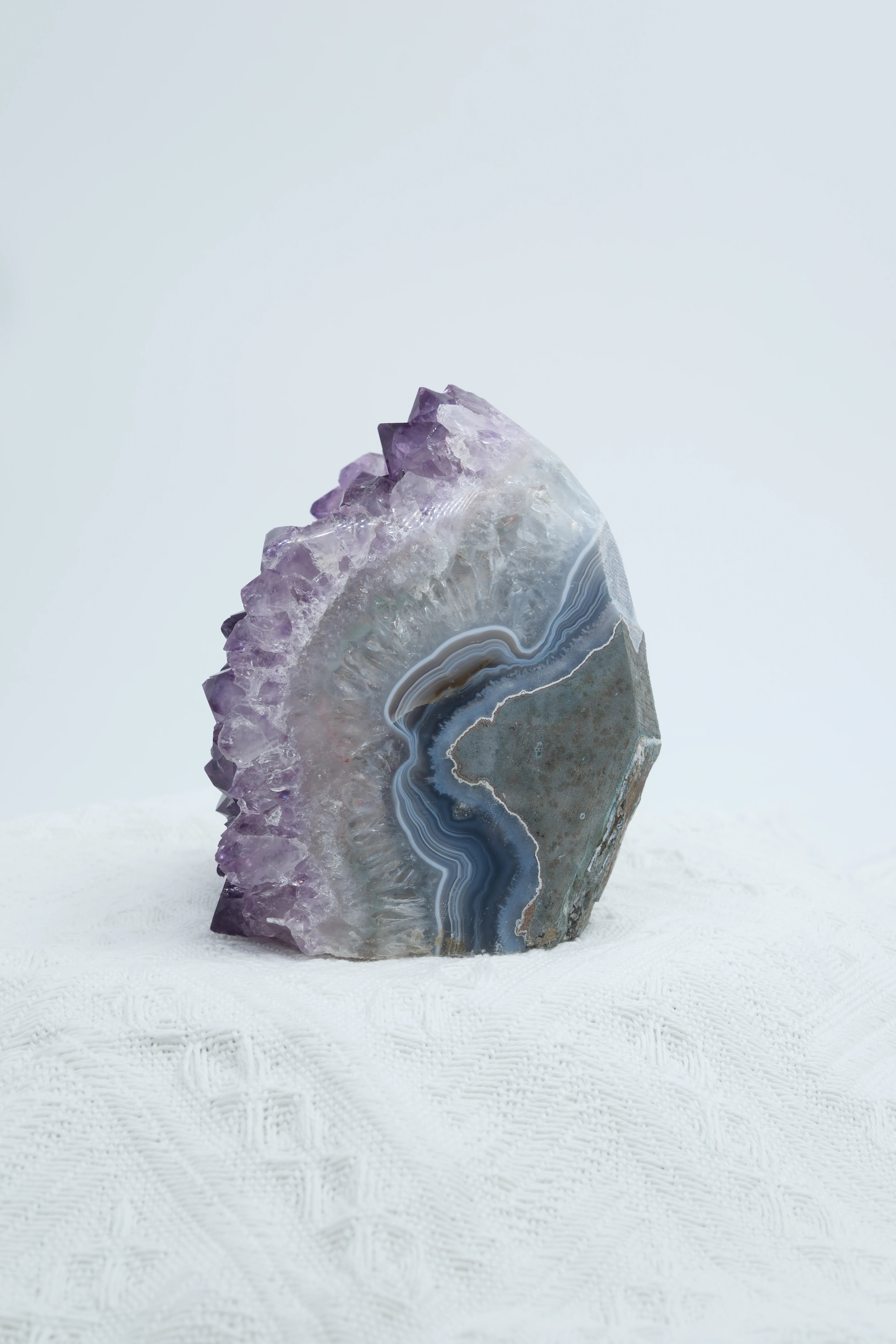 Excellent Amethyst Geode,bring peace,awareness,protection