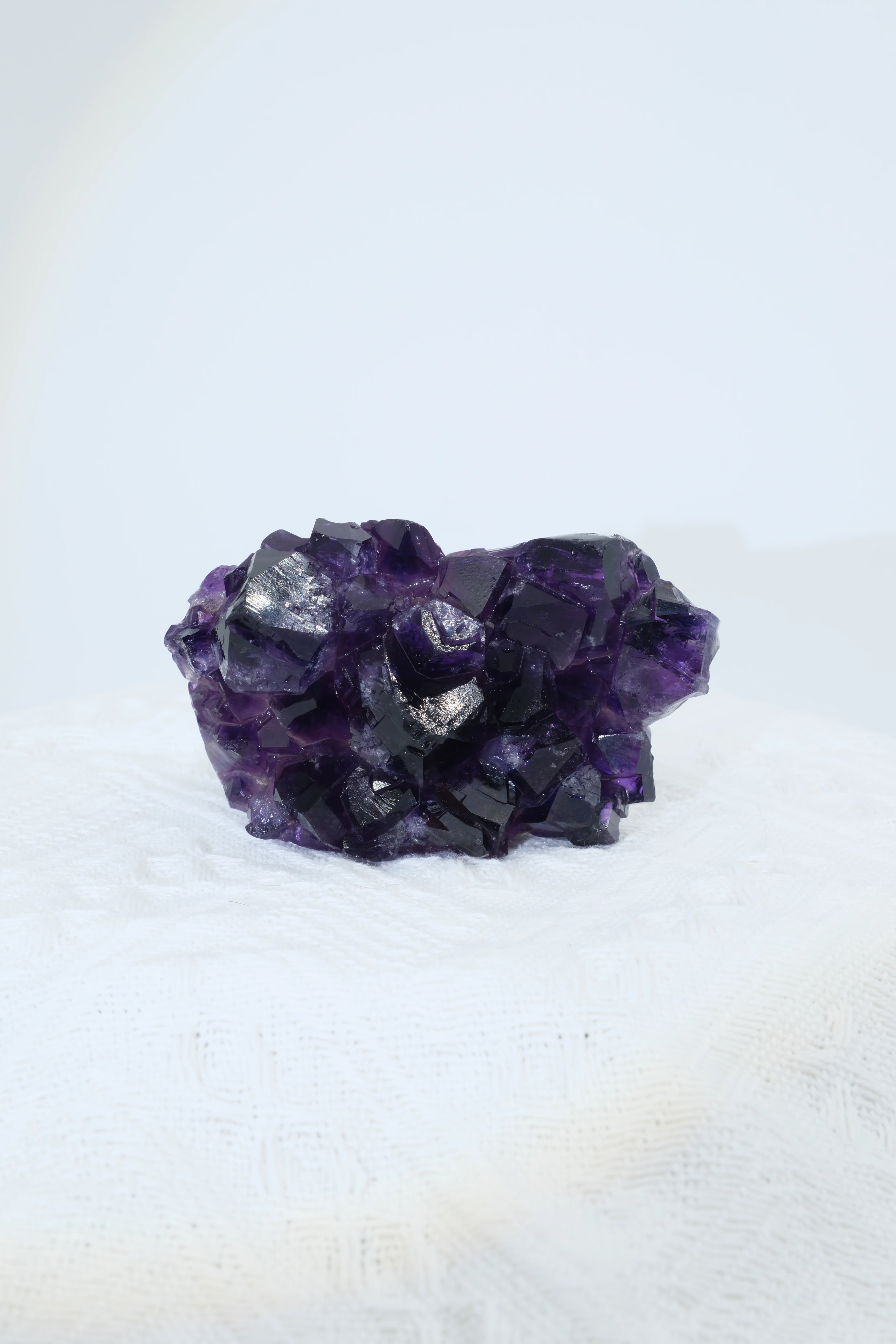 Infinite Crystal, Bouquet-like Amethyst
Peace, Awareness, Protection
