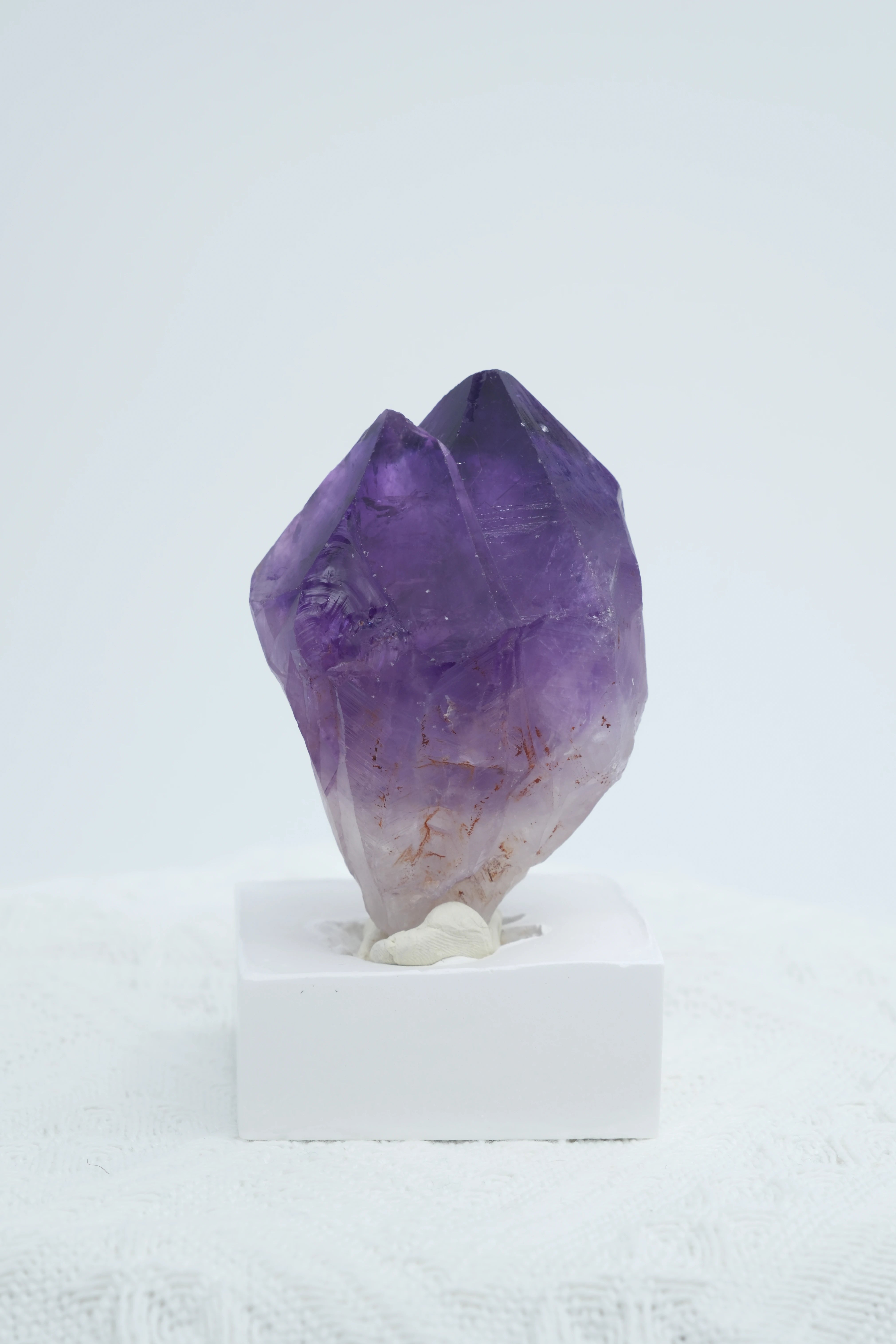 Infinite Crystal, Excellent Double-pointed Amethyst, with high transparency
Peace, Awareness, Protection