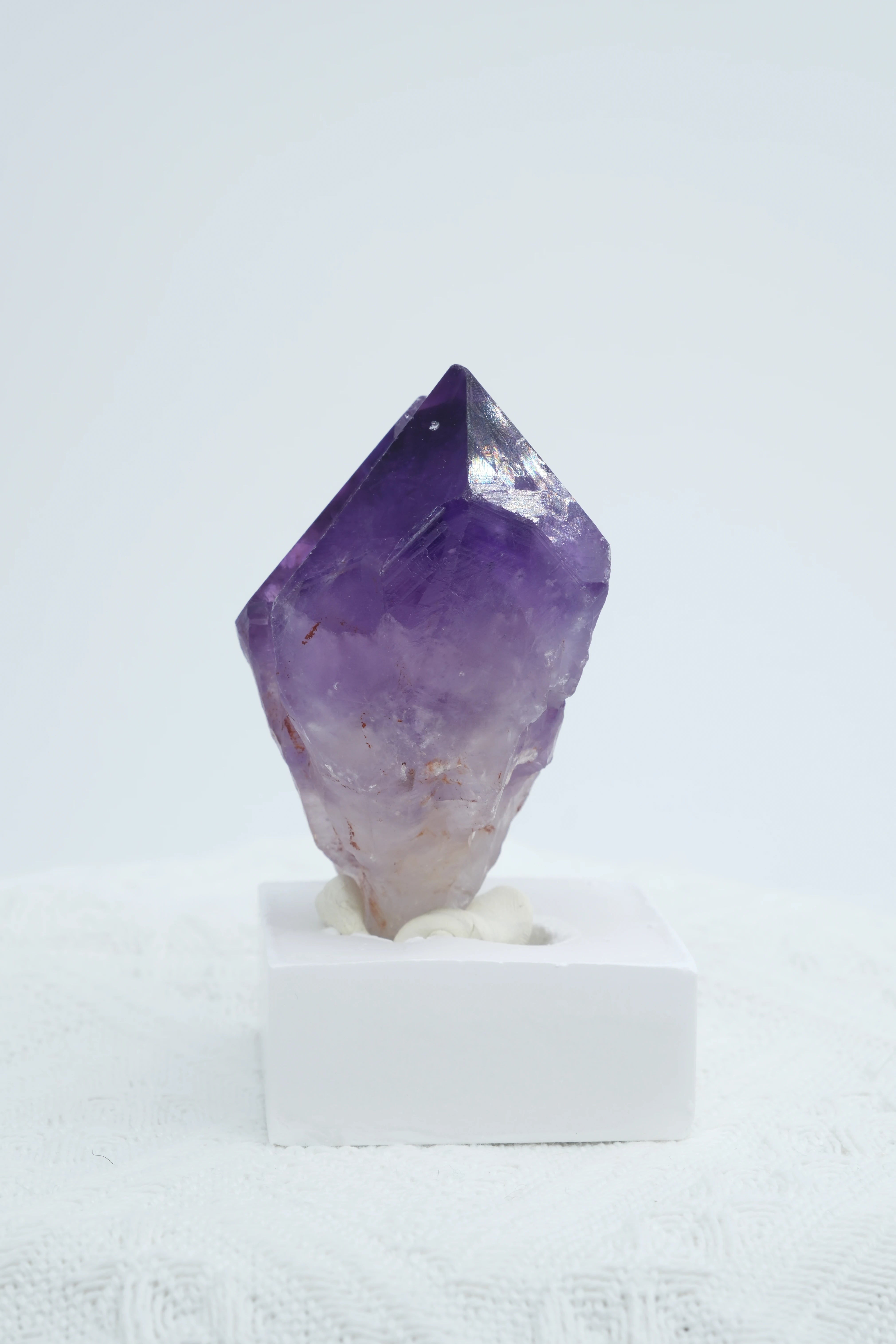 Infinite Crystal, Excellent Double-pointed Amethyst, with high transparency
Peace, Awareness, Protection