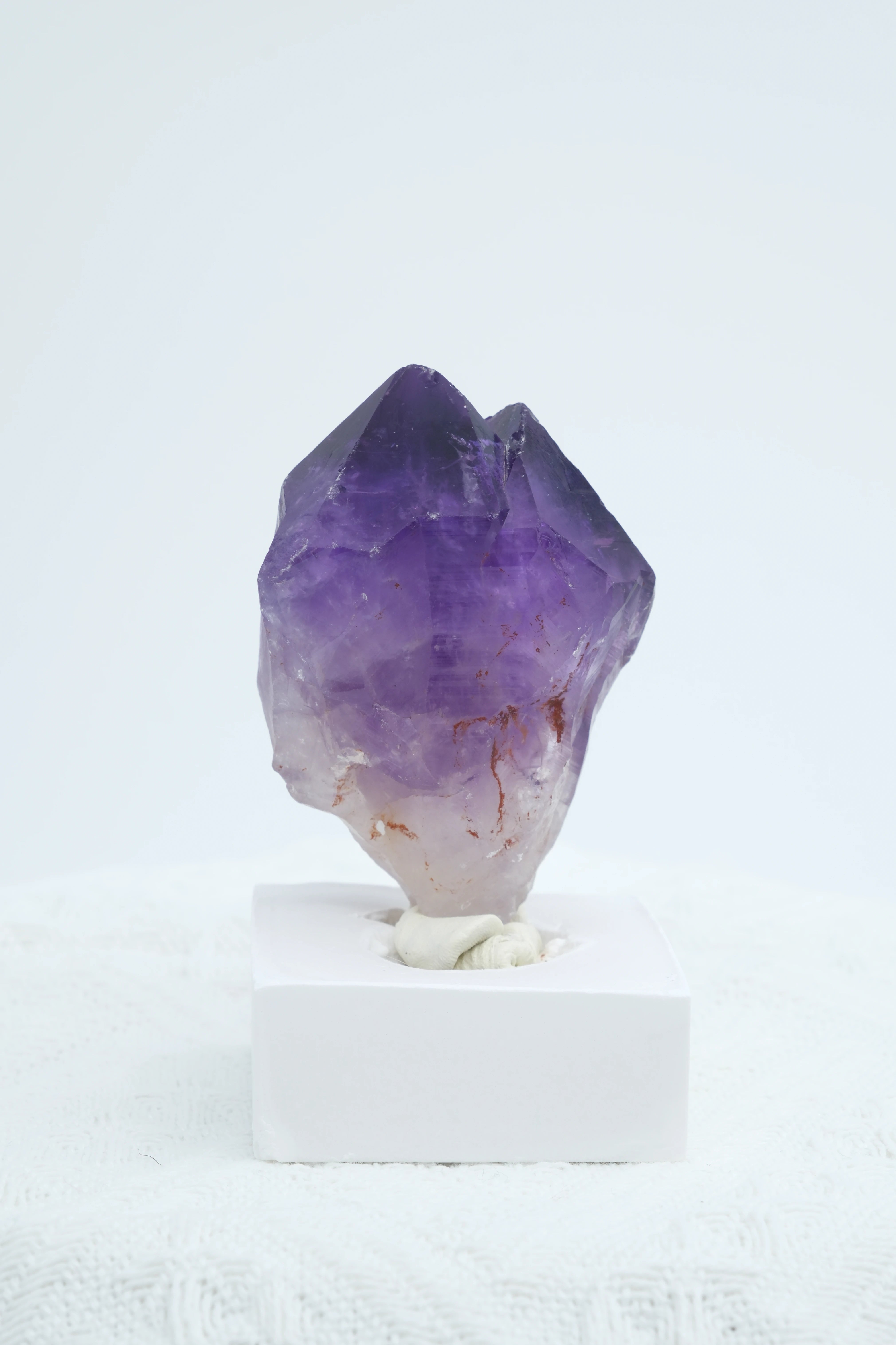 Infinite Crystal, Excellent Double-pointed Amethyst, with high transparency
Peace, Awareness, Protection