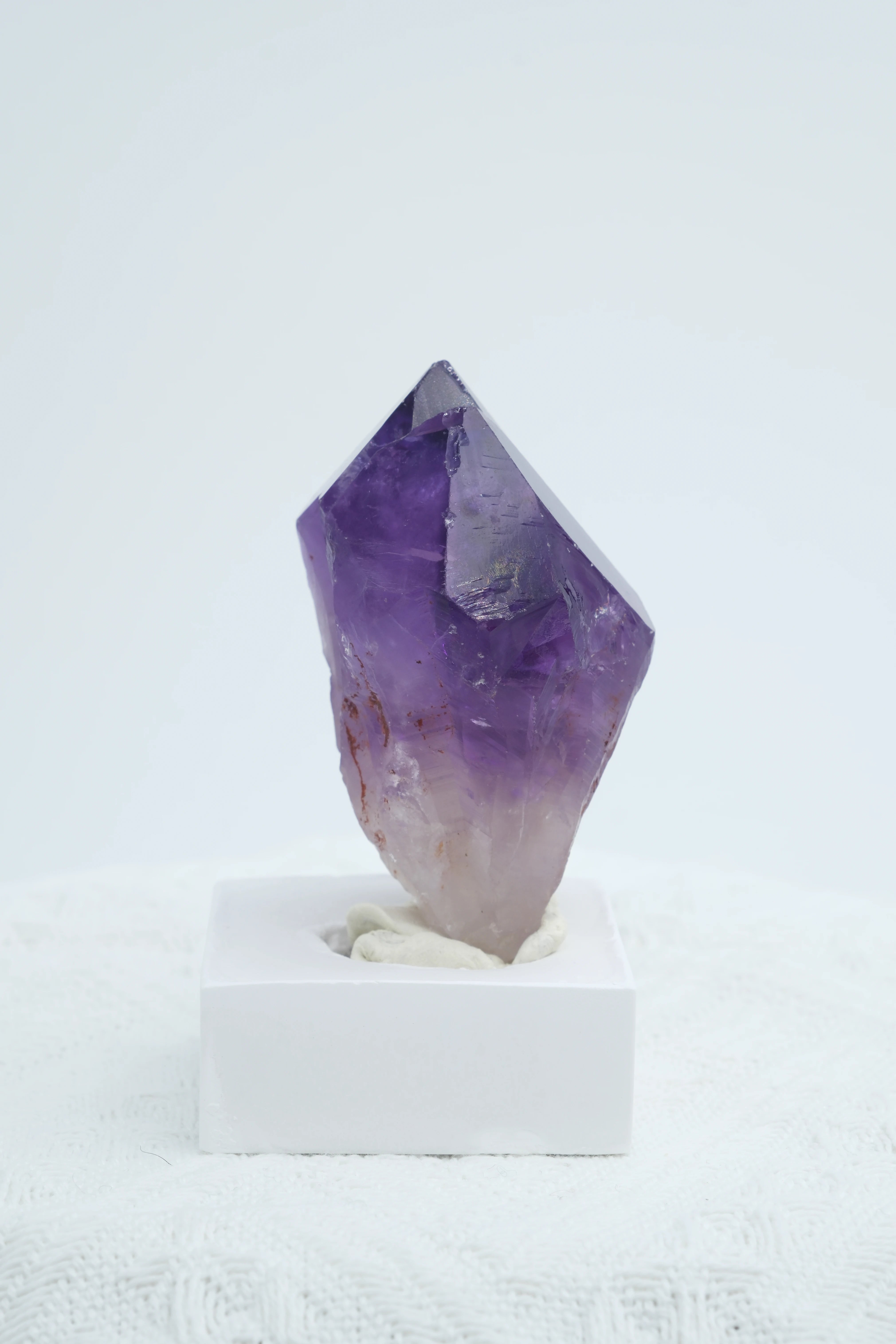 Infinite Crystal, Excellent Double-pointed Amethyst, with high transparency
Peace, Awareness, Protection